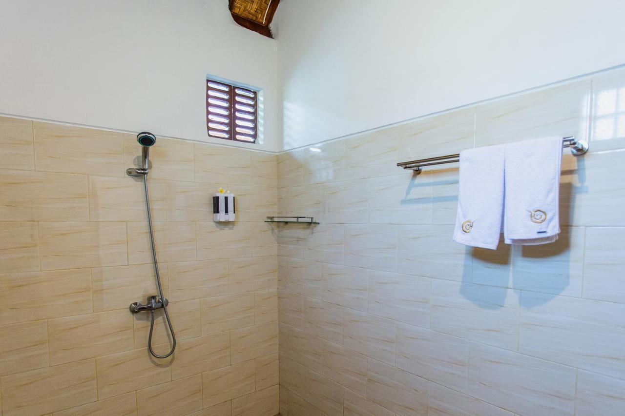 Camar Cottage & Hostel Toyapakeh Exterior photo